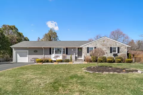 68 Lake Ave, Trumbull, CT 06611
