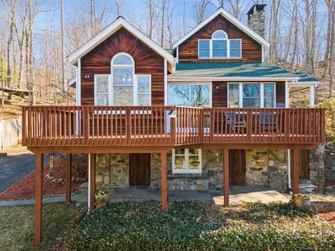 84 Mountain Rd, Ridgefield, CT 06877