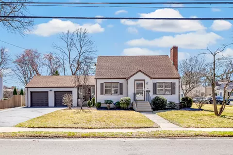 435 Connors Ln, Stratford, CT 06614