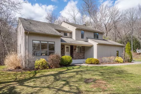 26 Crosswood Rd, Farmington, CT 06032