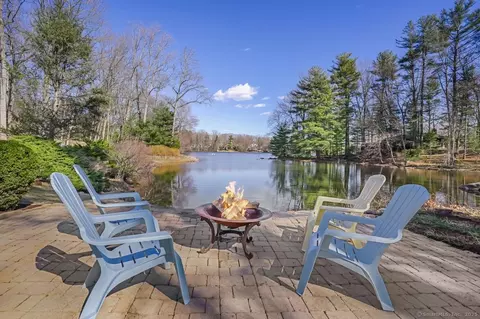 38 Driftwood Ln, Trumbull, CT 06611