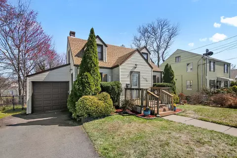 594 S Quaker Ln, West Hartford, CT 06110