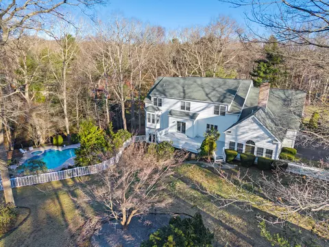 66 Beekman Pl, Madison, CT 06443