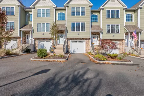 12 Oak Meadows Dr #12, Brookfield, CT 06804