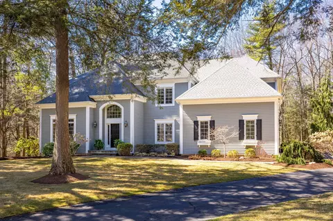 24 Aspenwood Dr, Weatogue, CT 06089