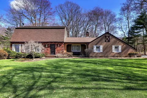 394 Timberlane Dr, Orange, CT 06477