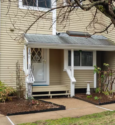 10 Wiggins Farm Dr #C, Simsbury, CT 06070