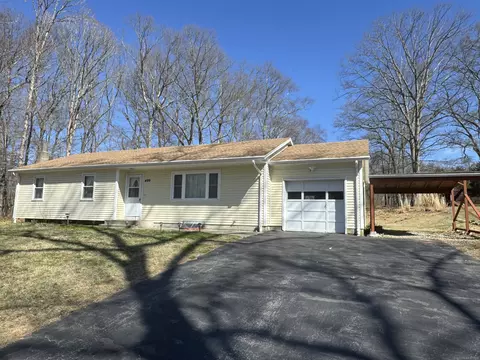499 Kitemaug Rd, Montville, CT 06382