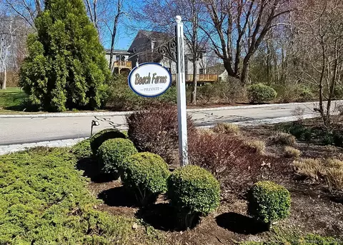 7 Haywagon Dr, Old Lyme, CT 06371