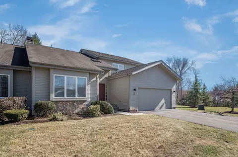 8 Lancaster Ct, Avon, CT 06001