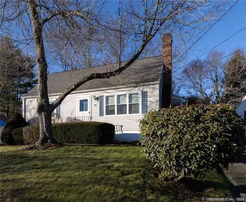 35 Deepwood Dr, Waterbury, CT 06708
