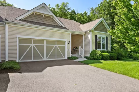 663 Championship Dr #663, Oxford, CT 06478