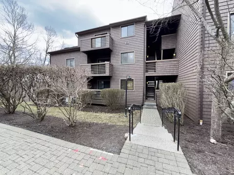 166 Old Brookfield Rd #23B4, Danbury, CT 06811