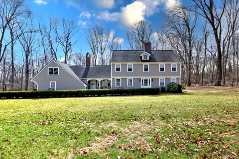 12 Prospect Ct, Woodbridge, CT 06525