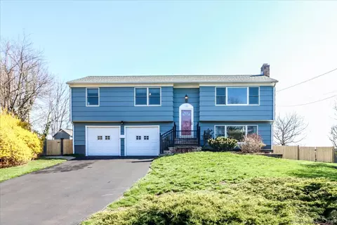 108 Hillcrest Rd, Fairfield, CT 06824