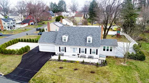 50 Briarwood Rd, West Hartford, CT 06107