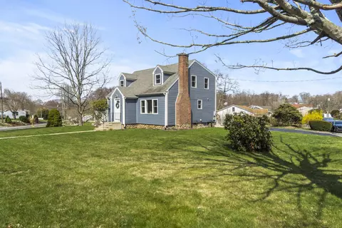 15 Strosberg Rd, Waterford, CT 06385