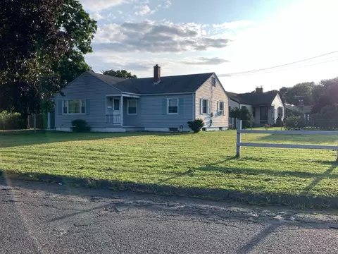 453 Denslow St, Windsor Locks, CT 06096