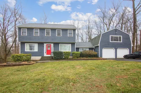 9 Woodsend Ave, Shelton, CT 06484