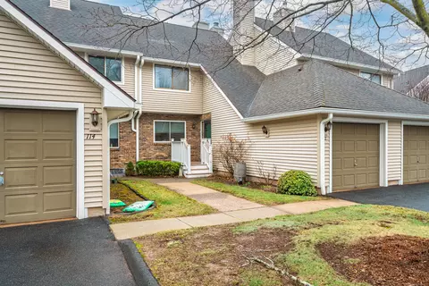 112 Fox Run Ct #112, Newington, CT 06111
