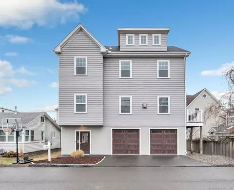 9 Marsh St, Milford, CT 06460
