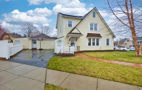 82 Scarborough Rd, Manchester, CT 06040