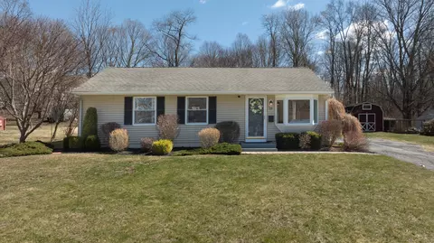 79 Park Ave, Colchester, CT 06415