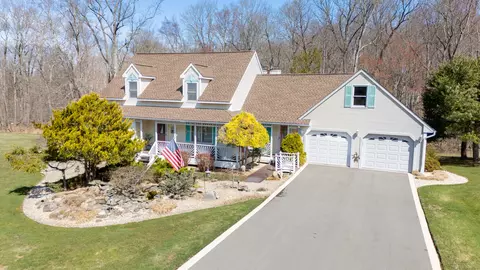 7 Ben Ct, Wallingford, CT 06492