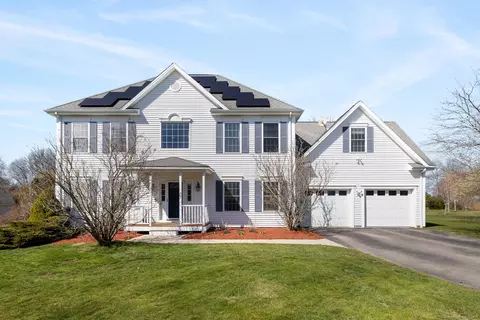 2 Spruce St, Ledyard, CT 06339