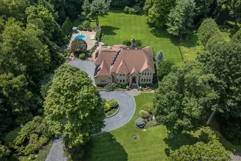 10 Edna Ct, Brookfield, CT 06804
