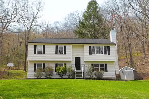 44 Aspetuck Pines Dr, New Milford, CT 06776