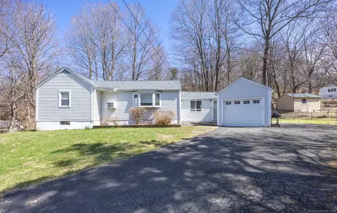 10 Berkshire Pl, Danbury, CT 06810