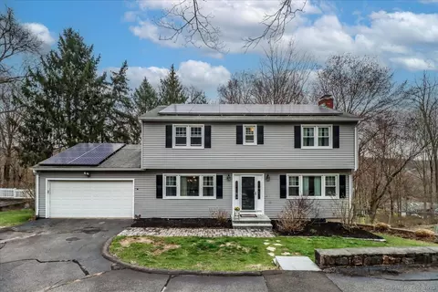 33 Rexview Cir, Trumbull, CT 06611