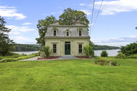 77 Main St, East Haddam, CT 06423