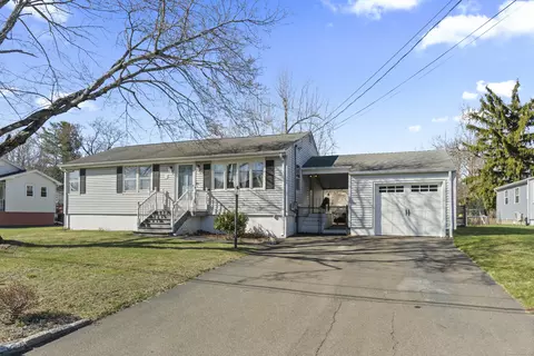 15 Brookfield Rd, East Haven, CT 06512