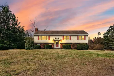 27 Elizabeth St, Shelton, CT 06484