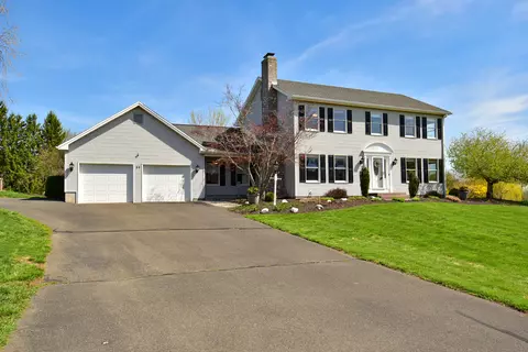 84 Wren Dr, Suffield, CT 06078