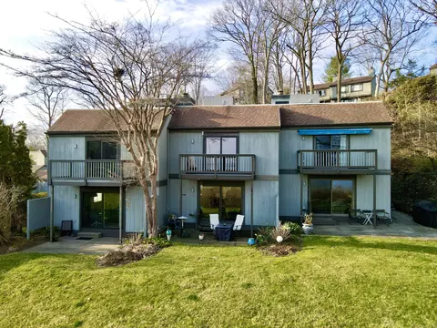 5 Harbour Vlg #B, Branford, CT 06405