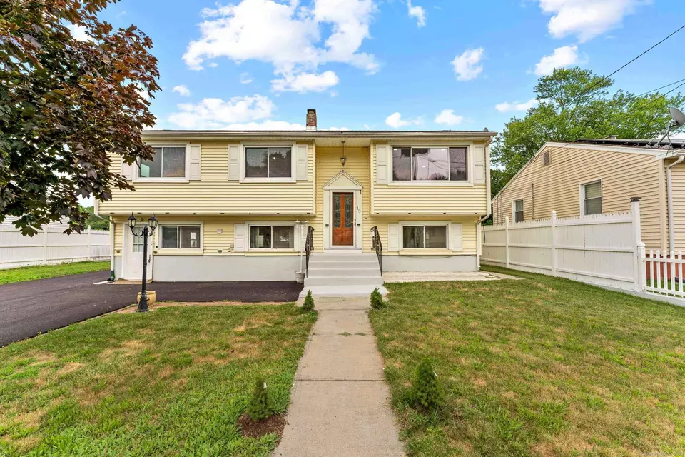  18 Jefferson Ln, East Hartford, CT 06118 photo 1