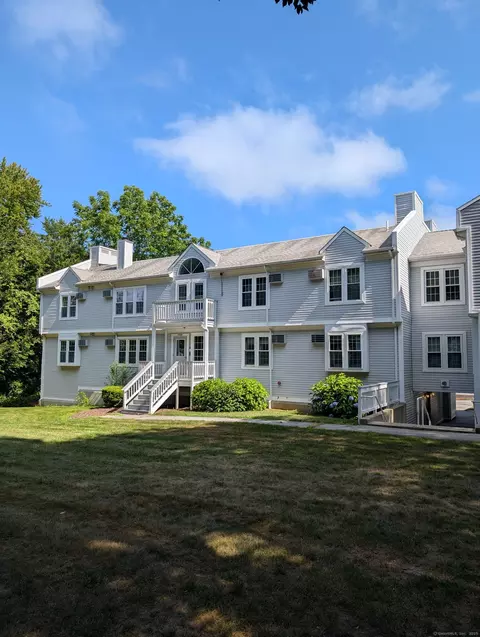 82 Longview St #15, Waterford, CT 06385