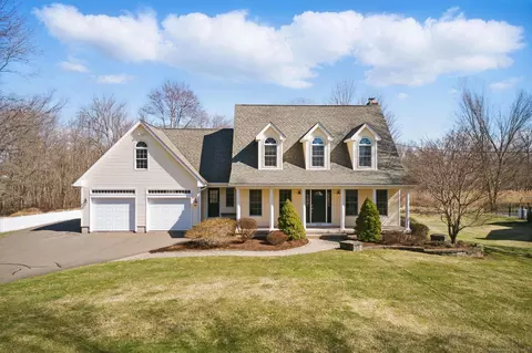 290 N Grand St, Suffield, CT 06093