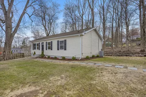 3 Nanuet Rd, New Fairfield, CT 06812