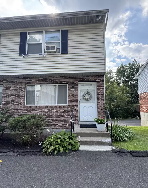 200 Yale St #1B, Waterbury, CT 06704
