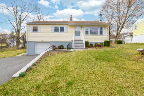 903 Old Town Rd, Bridgeport, CT 06606