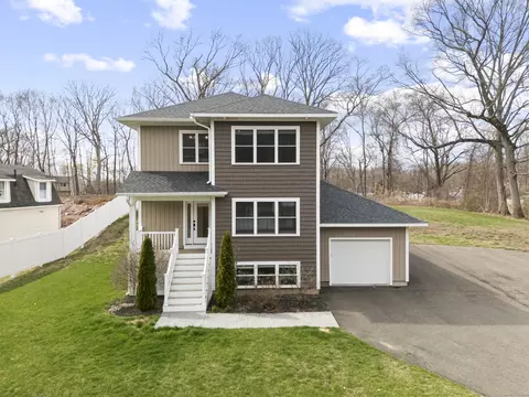 300 Laurel St, East Haven, CT 06512