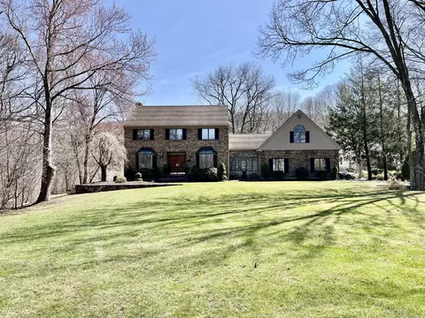 7 Doe Meadow Ct, Southington, CT 06489