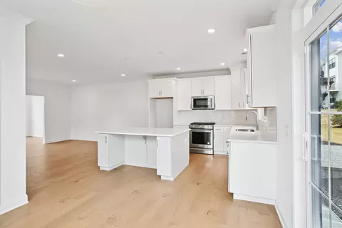 1 E Cross Trl #1, Danbury, CT 06810