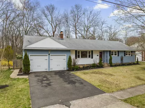 116 Kohary Dr, New Haven, CT 06515