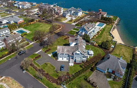 158 Davenport Dr, Stamford, CT 06902
