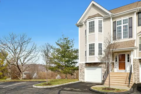 1501 Briar Woods Ln #1501, Danbury, CT 06810